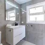 Spacious Victoria Heated Pool Βίλα *