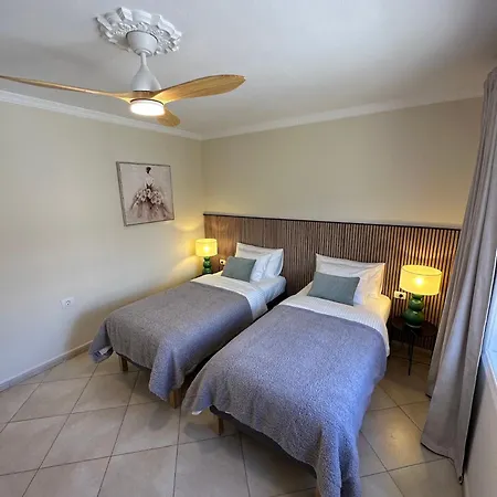Spacious Victoria Heated Pool וילה קיאו סלבאחה