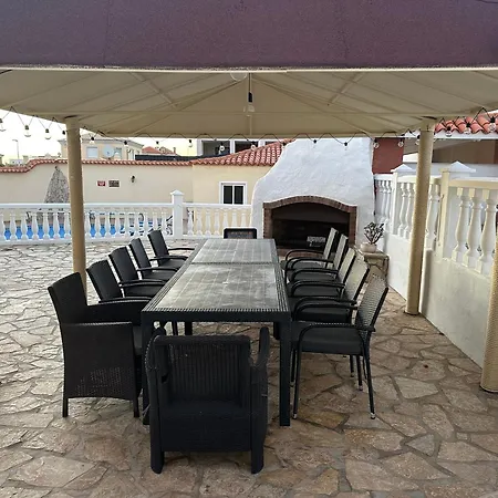 Vila Spacious Victoria Heated Pool