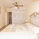 Spacious Victoria Heated Pool Villa *