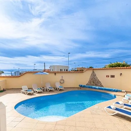 Victoria With Heated Pool Villa