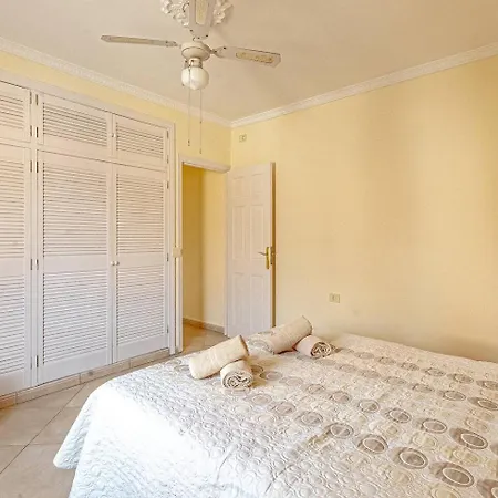 Victoria With Heated Pool Villa *