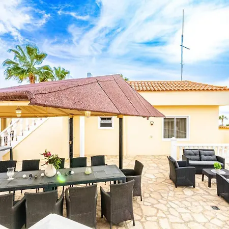 Victoria With Heated Pool *