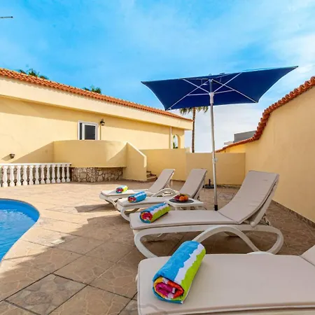 Victoria With Heated Pool *