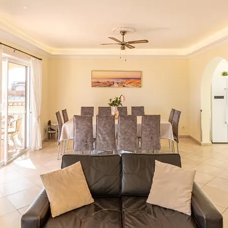 Victoria With Heated Pool Villa *