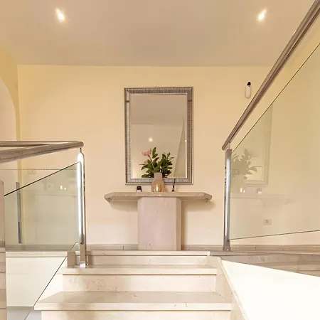 Spacious Victoria Heated Pool كالاو سالفاجي