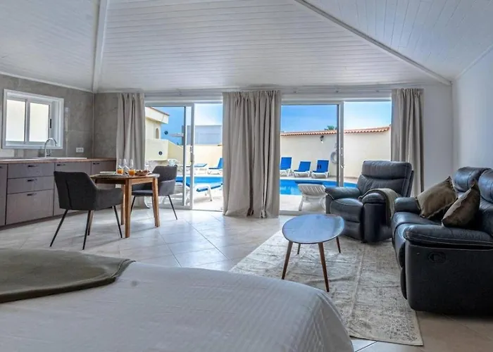 Villa Spacious Victoria Heated Pool *