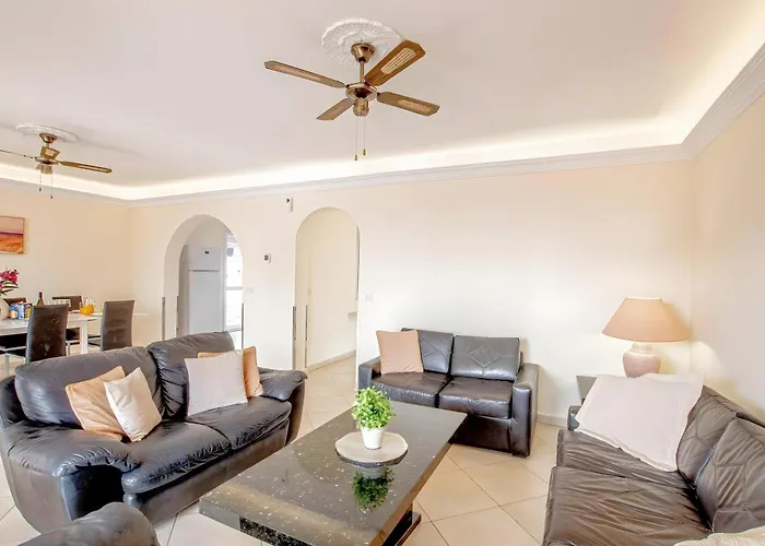 Villa Spacious Victoria Heated Pool