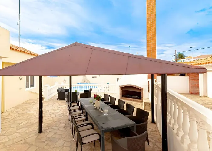 Spacious Victoria Heated Pool Villa