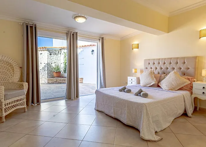 Spacious Victoria Heated Pool Вилла Кальяо-Сальвахе