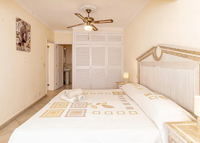 Spacious Victoria Heated Pool Villa *