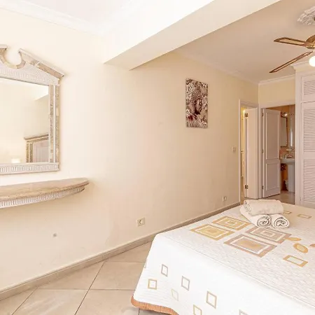 Willa Spacious Victoria Heated Pool *