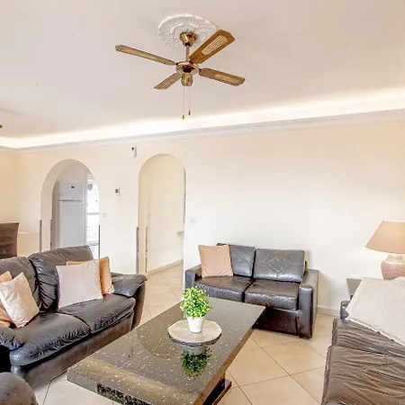 Villa Victoria With Heated Pool