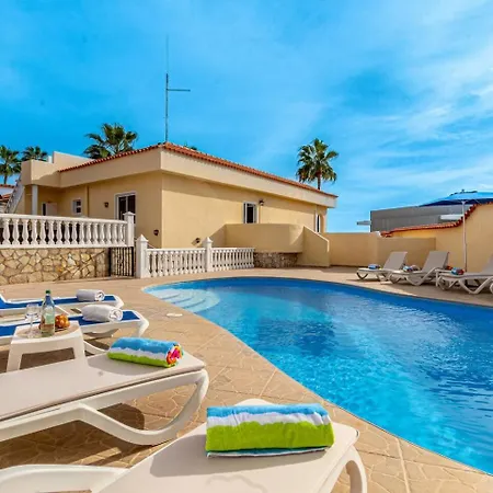 Villa Victoria With Heated Pool