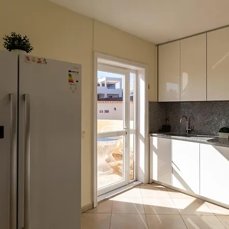 Willa Spacious Victoria Heated Pool