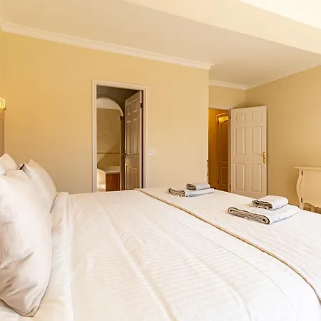 Willa Spacious Victoria Heated Pool *